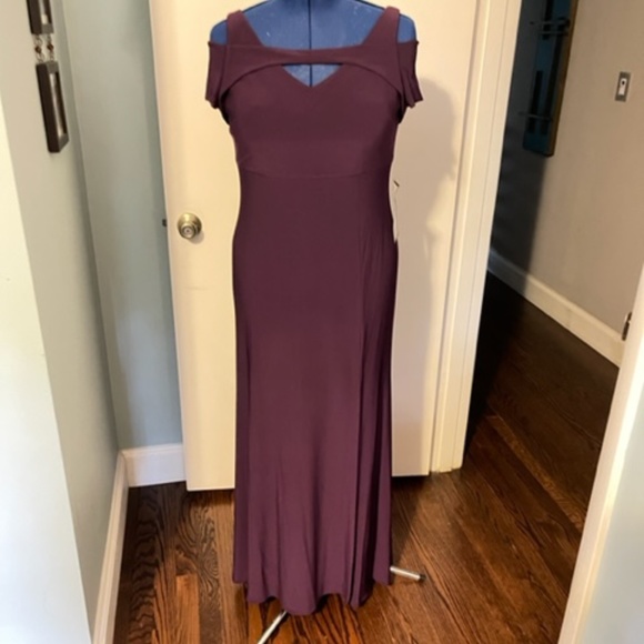Women's Plum Long Evening Gown Size 14P - Picture 6 of 6